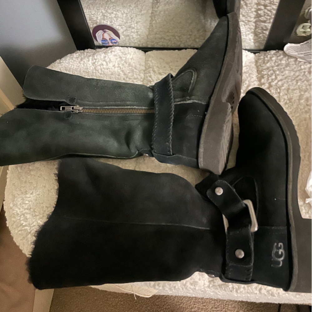 Ugg fold down boots - Picture 3 of 9